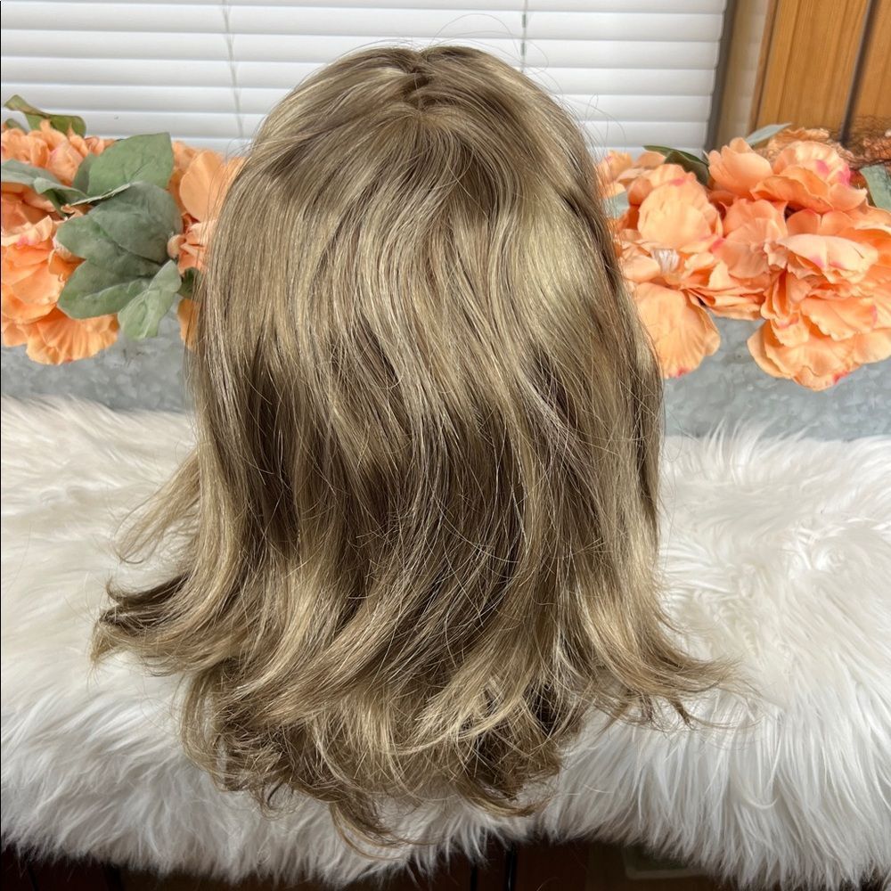 Brown Shoulder Length Wig - Picture 5 of 6